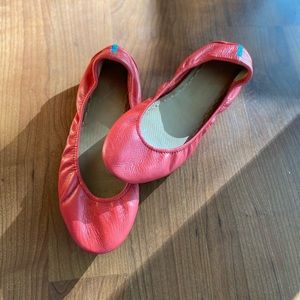 Poppy Tieks size 11